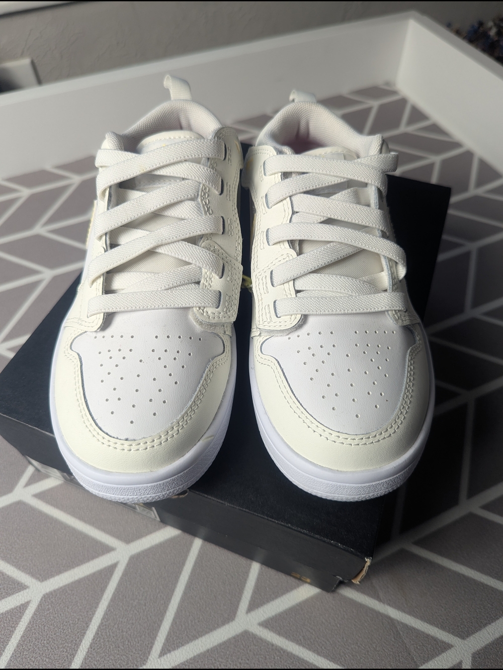 Jordan Kids Low-Top Sneakers in Cream with Yellow Swoosh - Picture 4 of 6